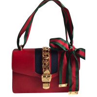 Gucci Sylvie Bag Small aus Leder in Rot