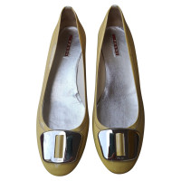 Prada Slippers/Ballerinas Patent leather in Beige