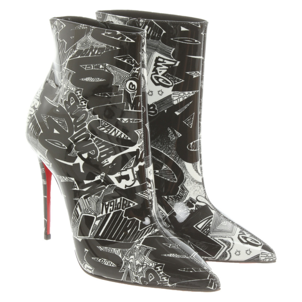 Christian Louboutin So Kate aus Lackleder