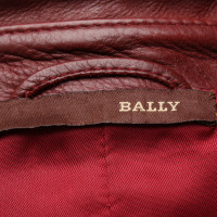Bally Jacke/Mantel aus Leder in Bordeaux