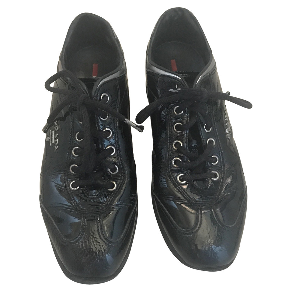 Prada Chaussures de sport en Cuir verni en Noir