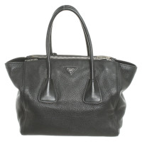 Prada Handtasche aus Leder in Schwarz