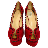 Charlotte Olympia Pumps/Peeptoes Suède in Rood