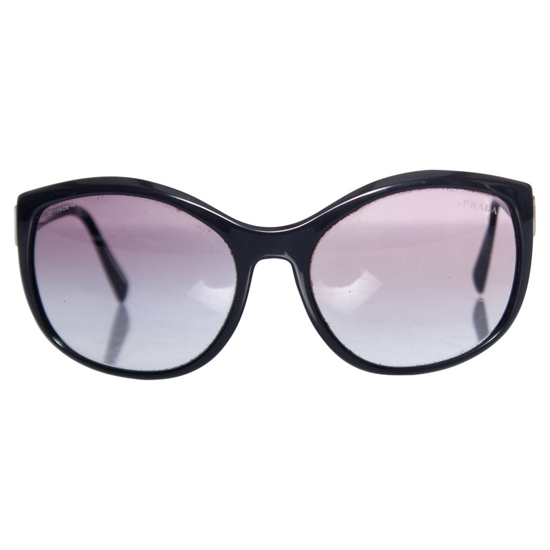 Prada Sunglasses in Black - Second Hand 