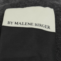By Malene Birger Mantel in Grau