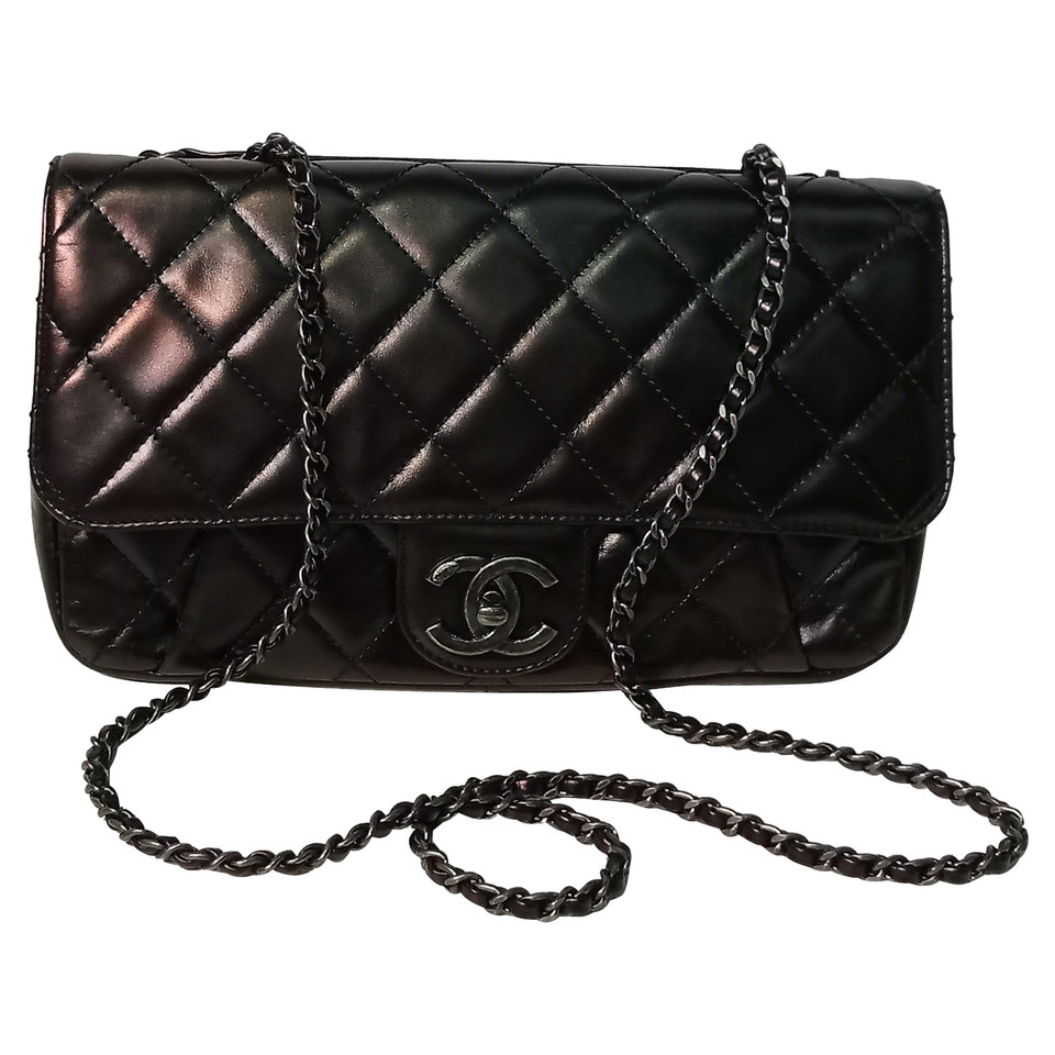 Chanel Classic Flap Bag Mini Square aus Leder in Schwarz