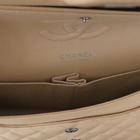 Chanel Classic Flap Bag Medium aus Leder in Nude