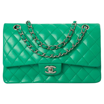 Chanel Classic Flap Bag aus Leder in Grün