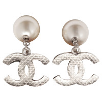 Chanel Clips d'oreille logo avec perle