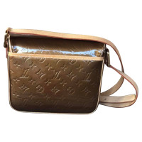 Louis Vuitton Shoulder bag Patent leather in Ochre