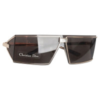 Christian Dior Des lunettes de soleil