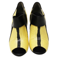 Fendi Sandals Leather in Yellow