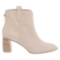 Stuart Weitzman Stiefeletten aus Leder in Beige