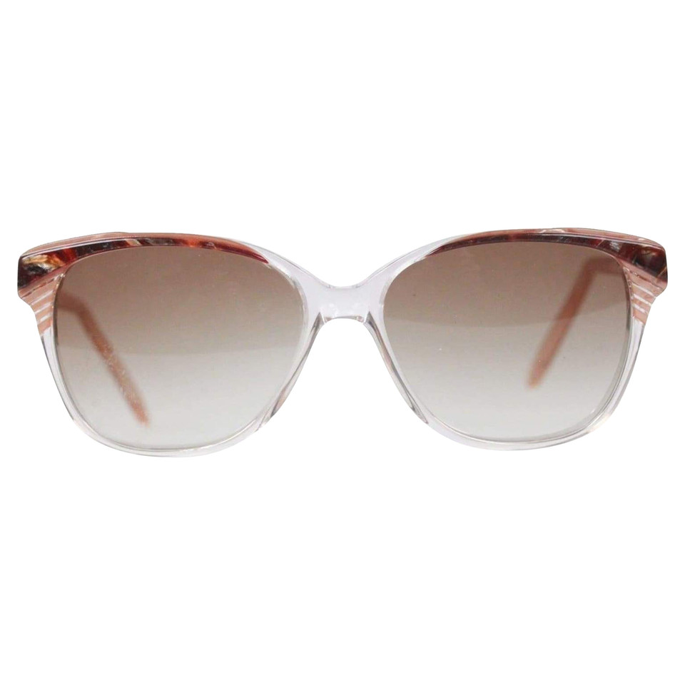 Yves Saint Laurent  Des lunettes de soleil
