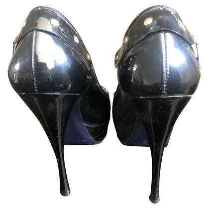 Versace Pumps/Peeptoes Patent leather in Black