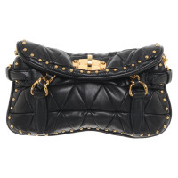 Miu Miu Handtasche aus Leder in Schwarz