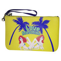 Moschino Love Clutch in Geel