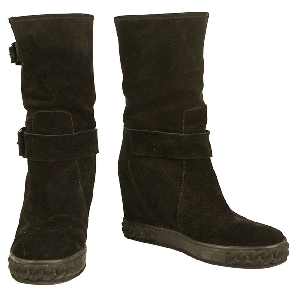 Casadei Stiefel aus Wildleder in Schwarz