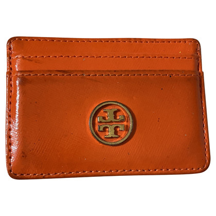 Tory Burch Täschchen/Portemonnaie aus Lackleder in Orange