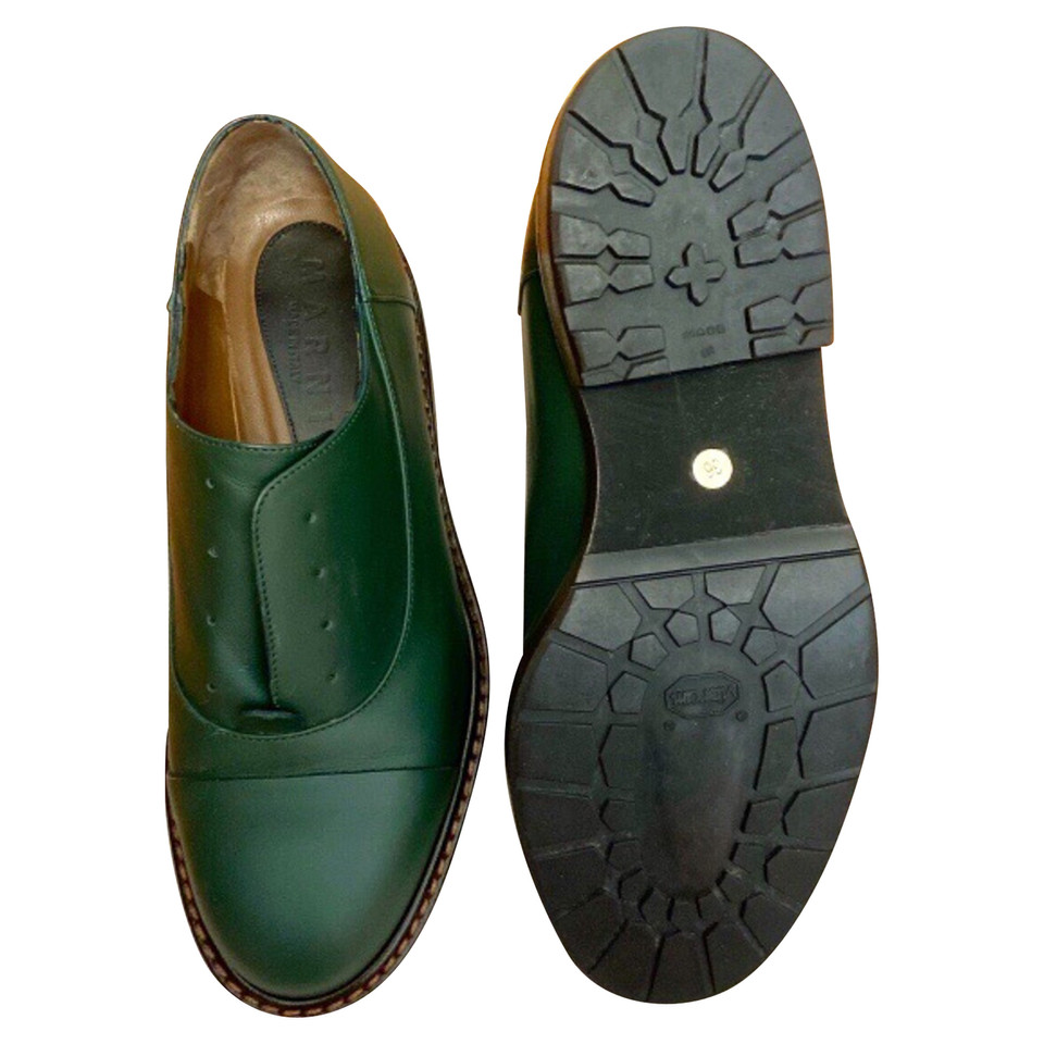 Marni Chaussures à lacets en Cuir en Vert
