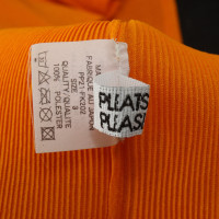 Pleats Please T-shirt in orange