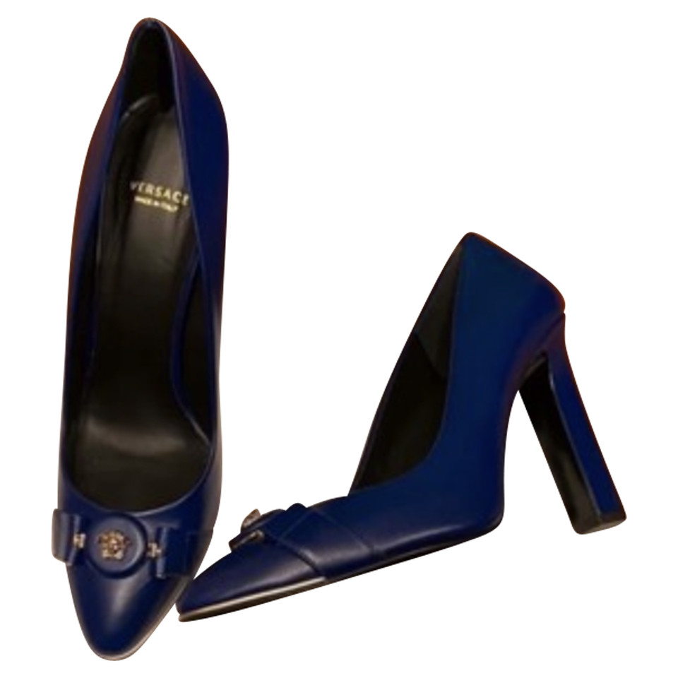 Versace Pumps/Peeptoes en Cuir en Bleu