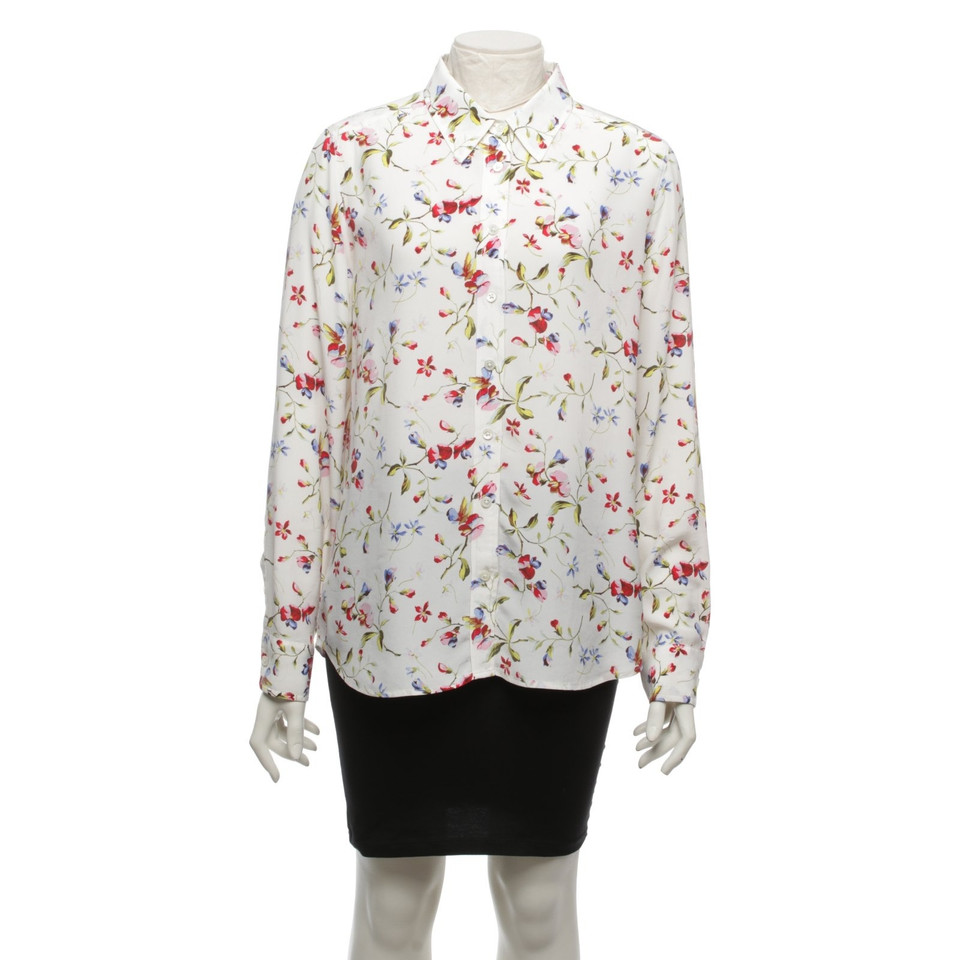 Equipment Silk blouse with a floral pattern
