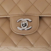 Chanel Classic Flap Bag Medium aus Leder in Nude