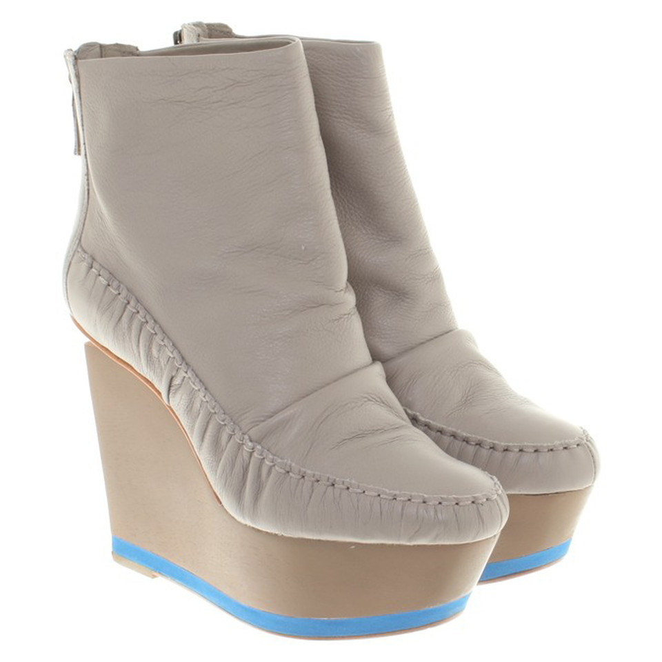 Finsk Wedges in Grau