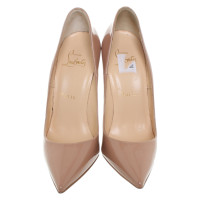 Christian Louboutin Pumps/Peeptoes aus Lackleder in Nude