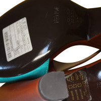 Fendi Sandalen aus Leder in Türkis