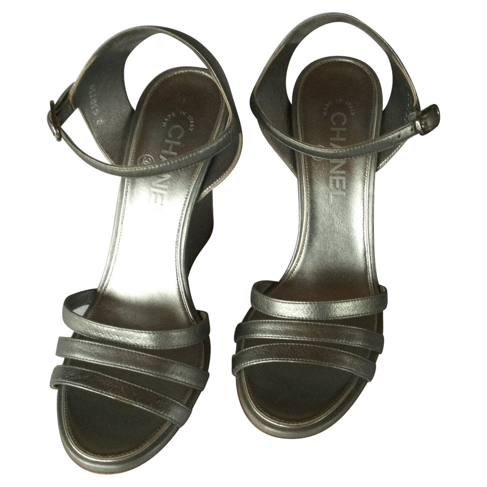 Chanel Wedges aus Leder in Grau