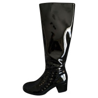 Chanel Stiefel aus Lackleder in Schwarz