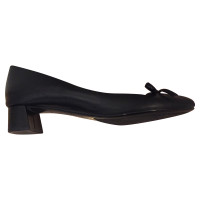Prada Leather pumps with patent leather bow
