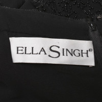 Ella Singh Top in nero