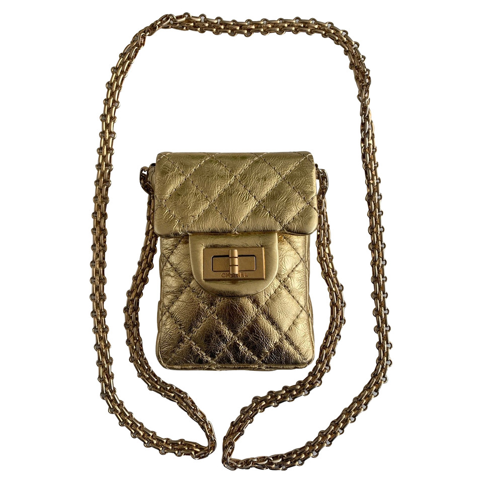 Chanel Handtasche aus Leder in Gold