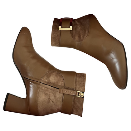 Roger Vivier Boots Leather in Brown