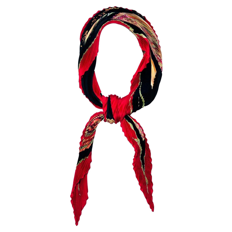 Hermès Echarpe/Foulard en Soie en Rouge