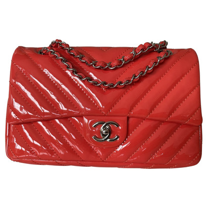 Chanel Classic Flap Bag Medium Lakleer in Rood