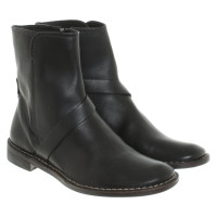 Closed Bottes noires