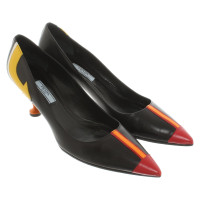 Prada Pumps/Peeptoes aus Leder in Schwarz