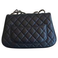 Chanel Umhängetasche aus Leder in Blau