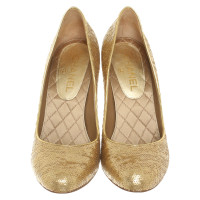 Chanel Pumps/Peeptoes in Gold
