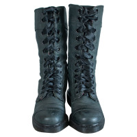 Dr. Martens Stiefel aus Leder in Grau