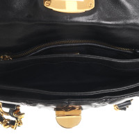 Miu Miu Handtasche aus Leder in Schwarz