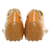 Tod's Chaussures à lacets en Cuir en Orange