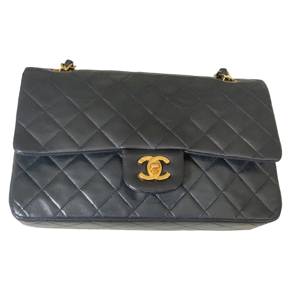 Chanel Timeless Classic aus Leder in Schwarz