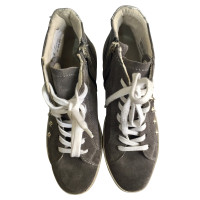 Tom's lace-up shoes