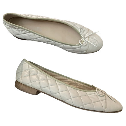 Chanel Slippers/Ballerinas Leather in White