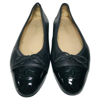 Chanel Slipper/Ballerinas aus Leder in Schwarz